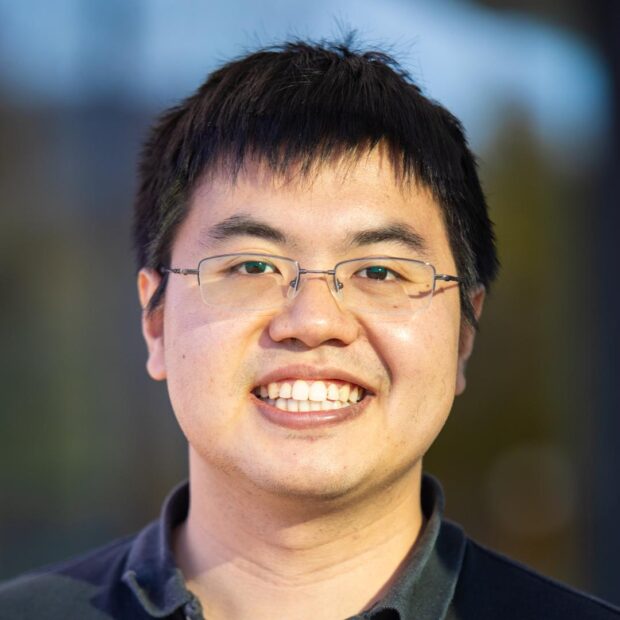 Headshot of Professor Yilun Du